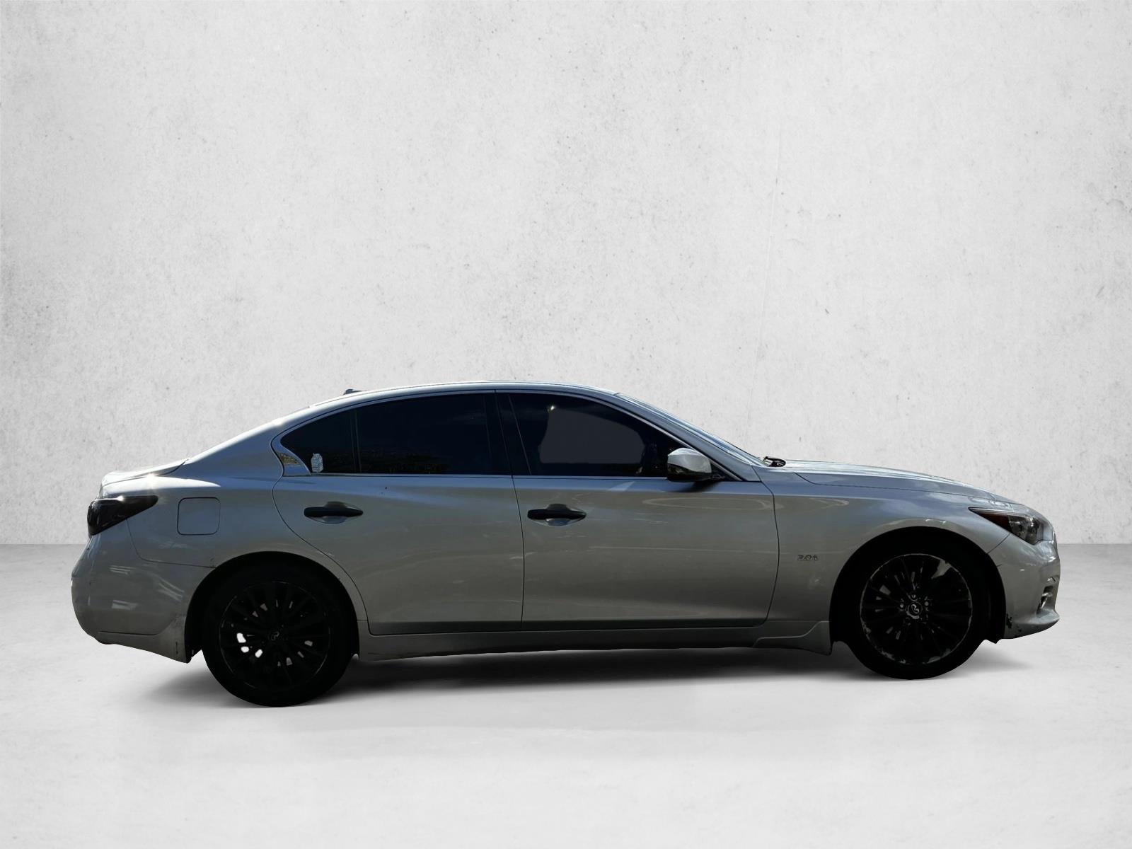 2017 Infiniti Q50 3.0t Premium photo 4
