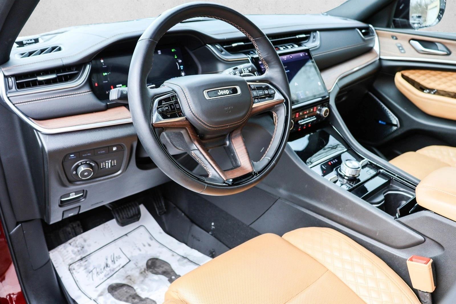 2023 JEEP GRAND CHEROKEE - Image 10