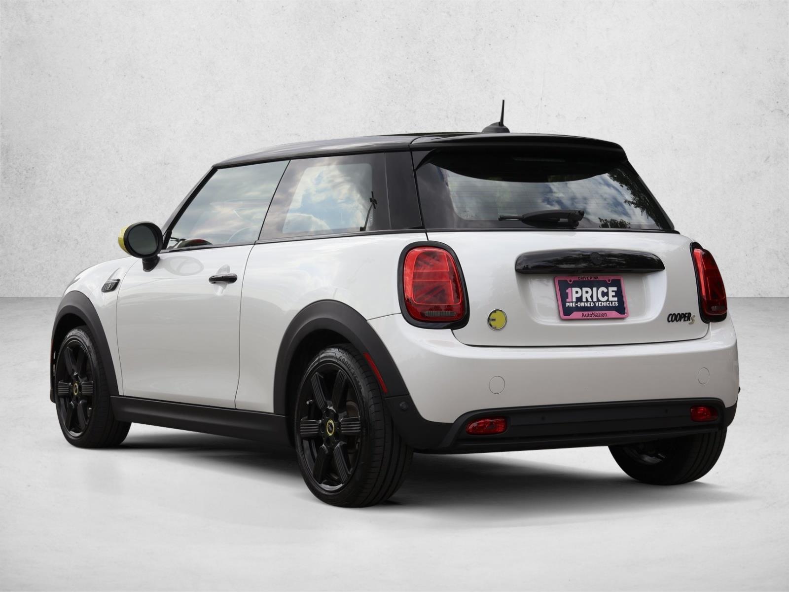 2024 MINI Hardtop 2 Door SE - Photo 7