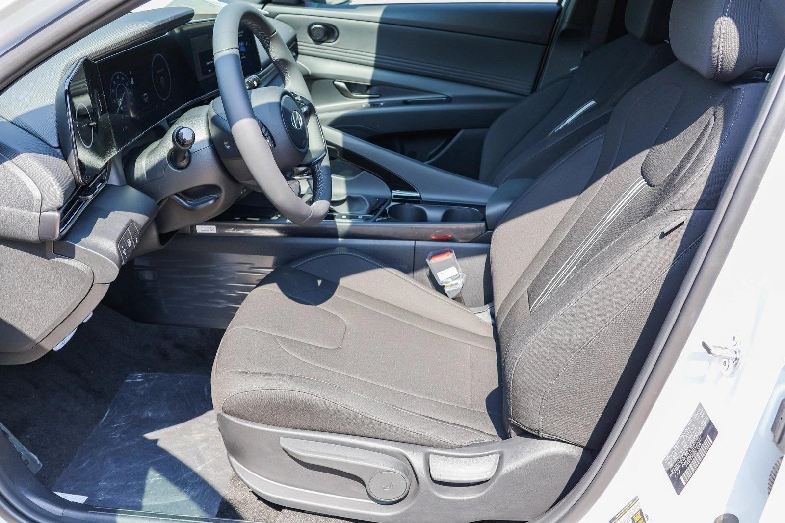 2025 Hyundai Elantra Blue - Photo 11