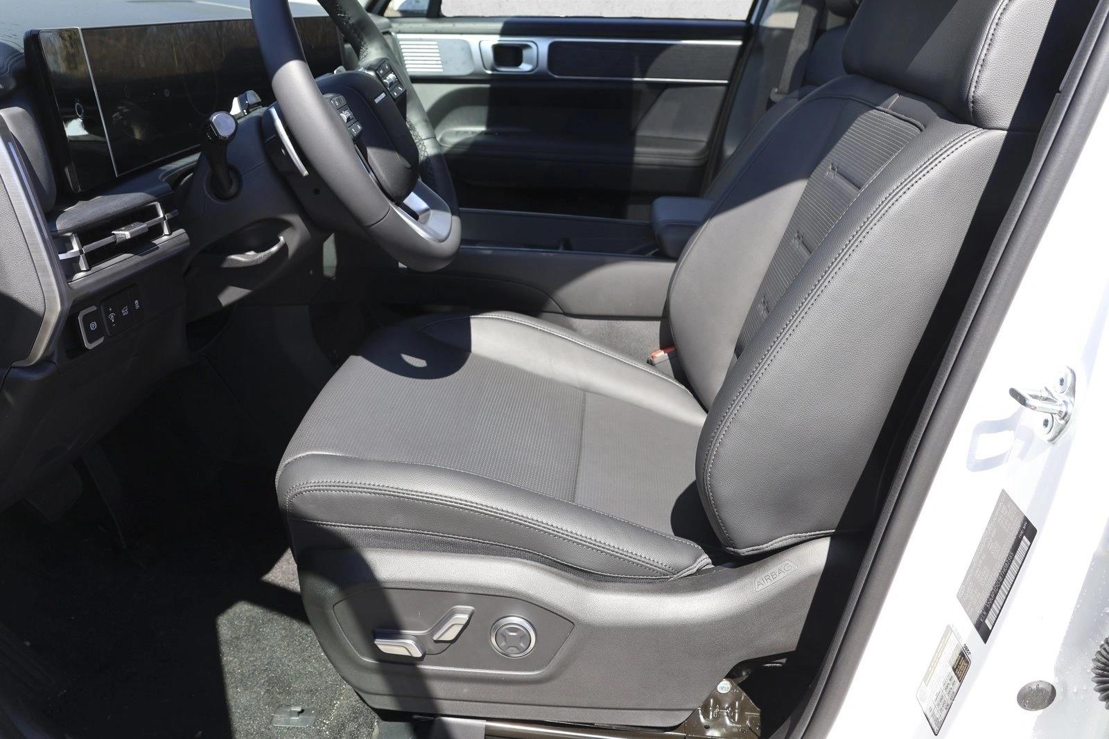 2026 Hyundai Santa Fe Limited - Photo 11