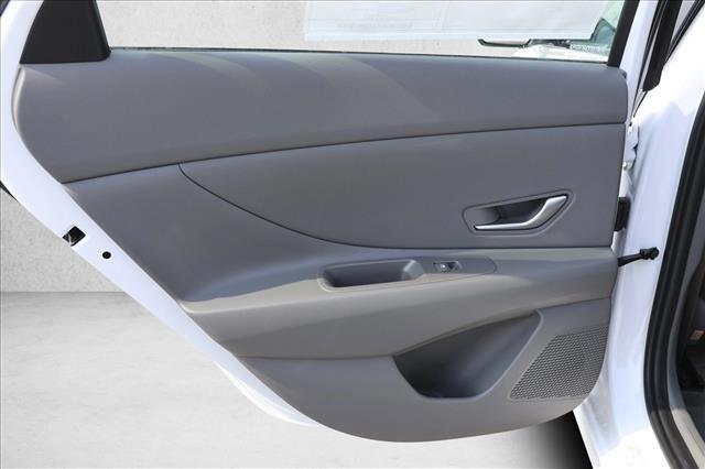 2025 Hyundai Elantra SEL - Photo 23