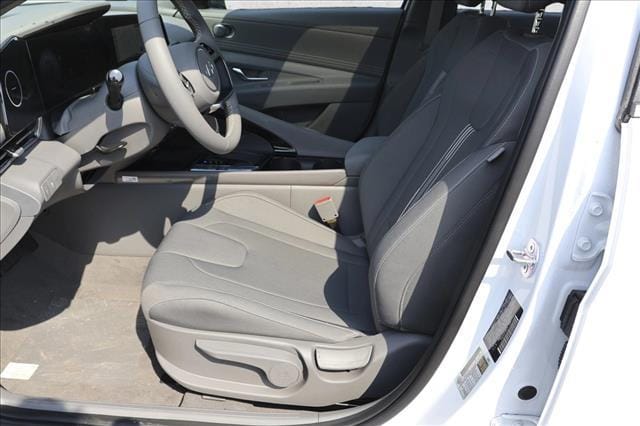 2025 Hyundai Elantra SEL - Photo 11