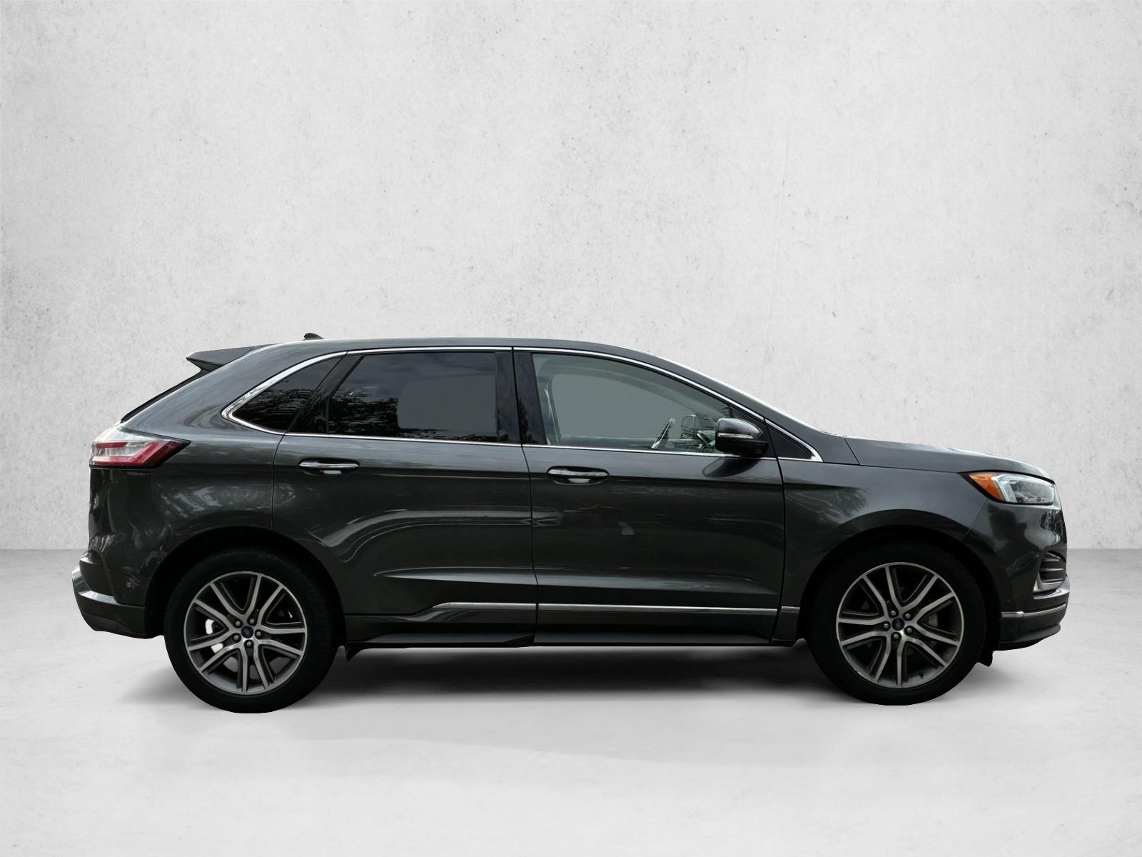 2019 Ford Edge Titanium photo 4