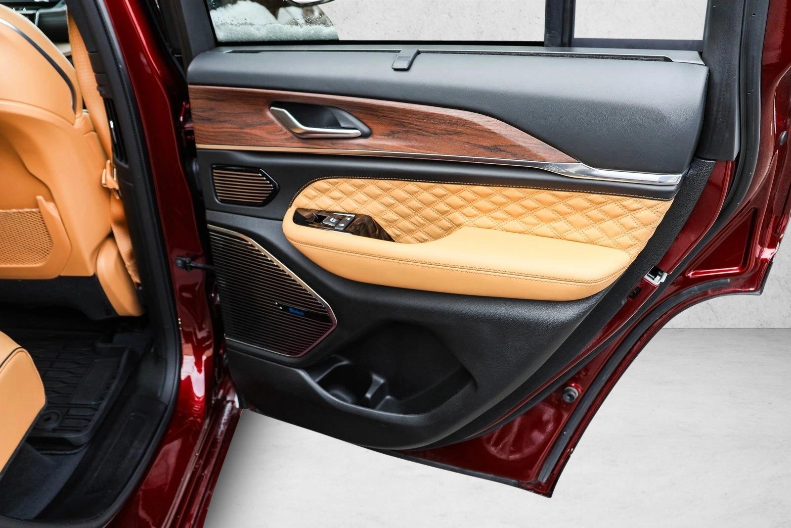 2023 JEEP GRAND CHEROKEE - Image 28