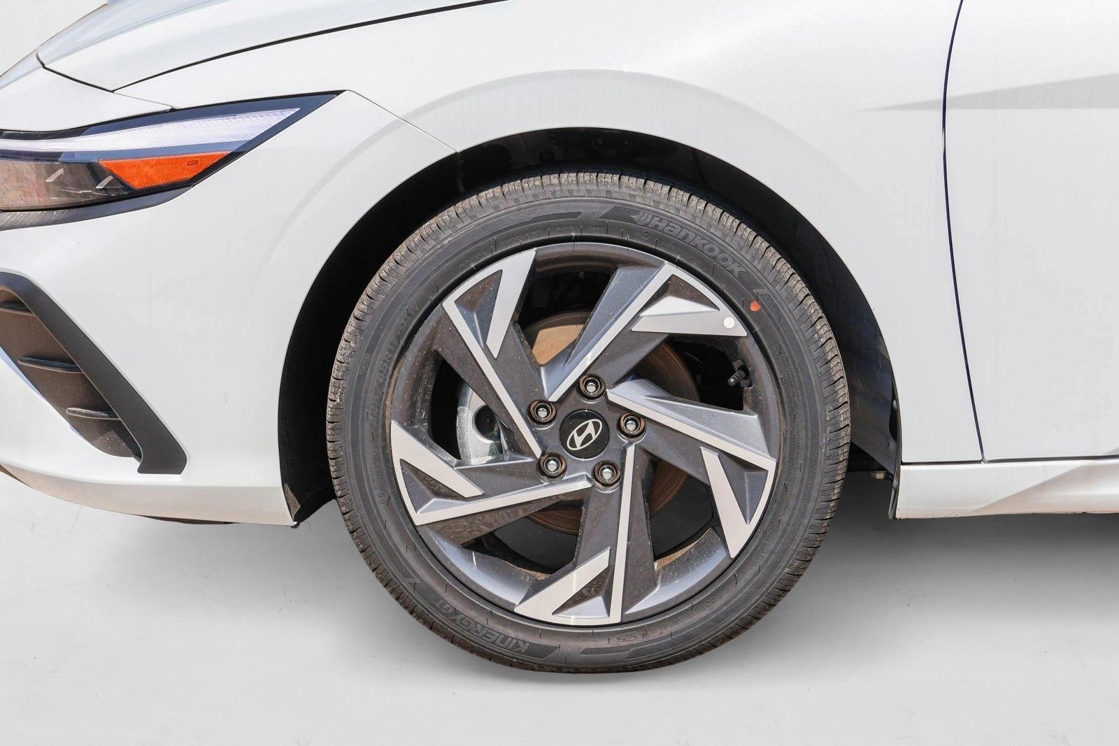 2025 Hyundai Elantra Blue - Photo 9