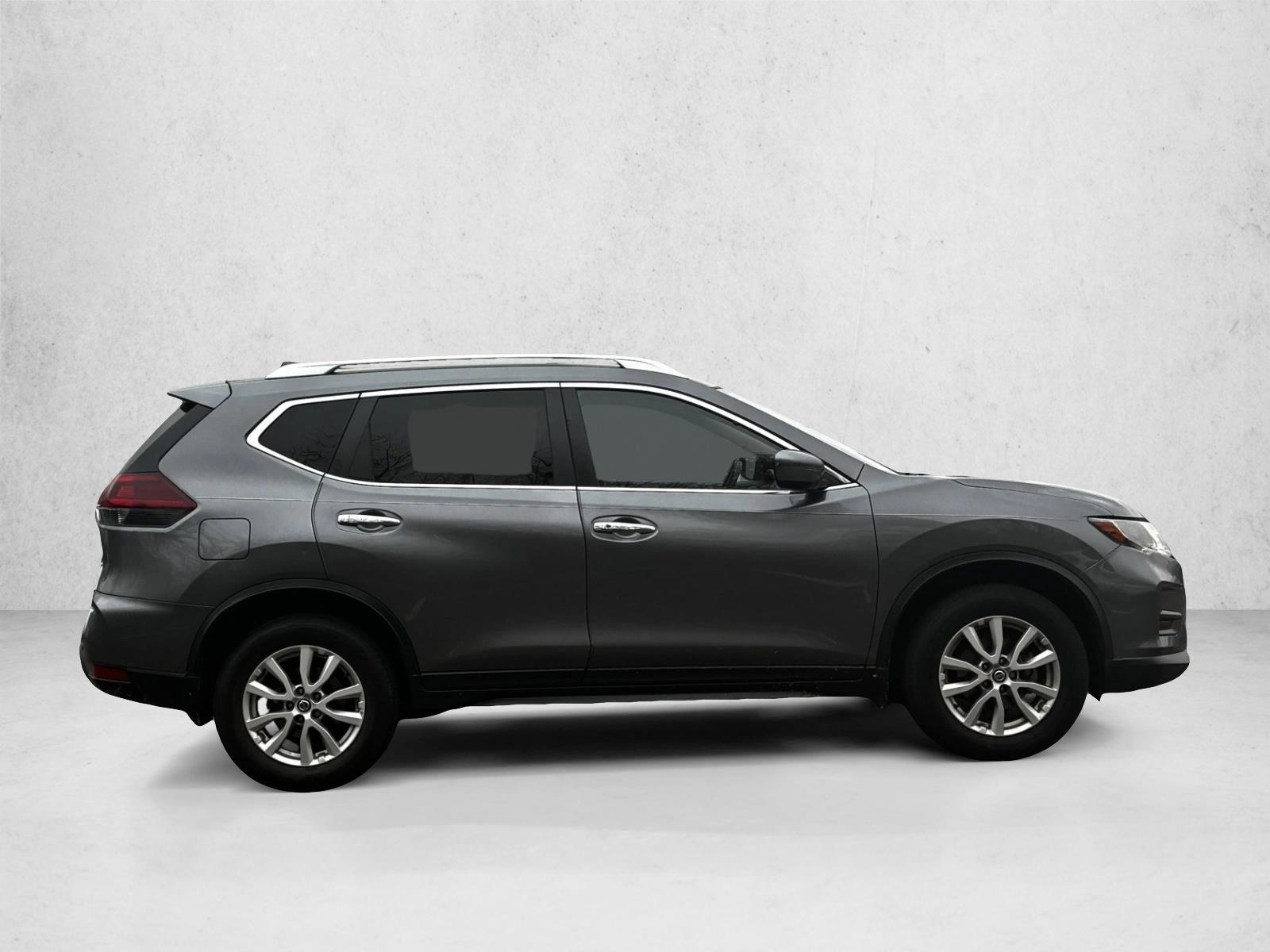 2019 Nissan Rogue SV photo 4