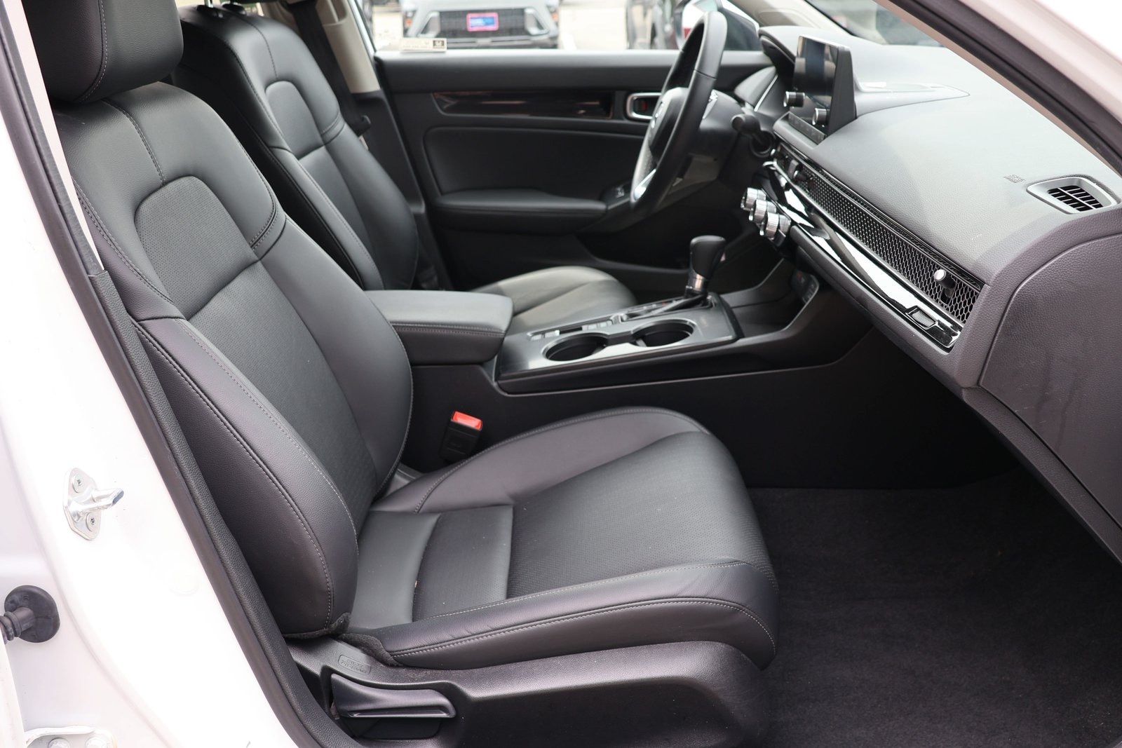 2024 Honda Civic Hatchback EX-L - Photo 27