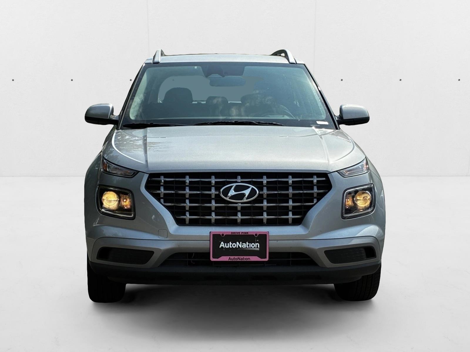 2024 Hyundai Venue SEL photo 2