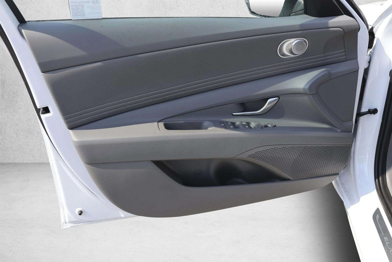 2025 Hyundai Elantra SEL - Photo 12