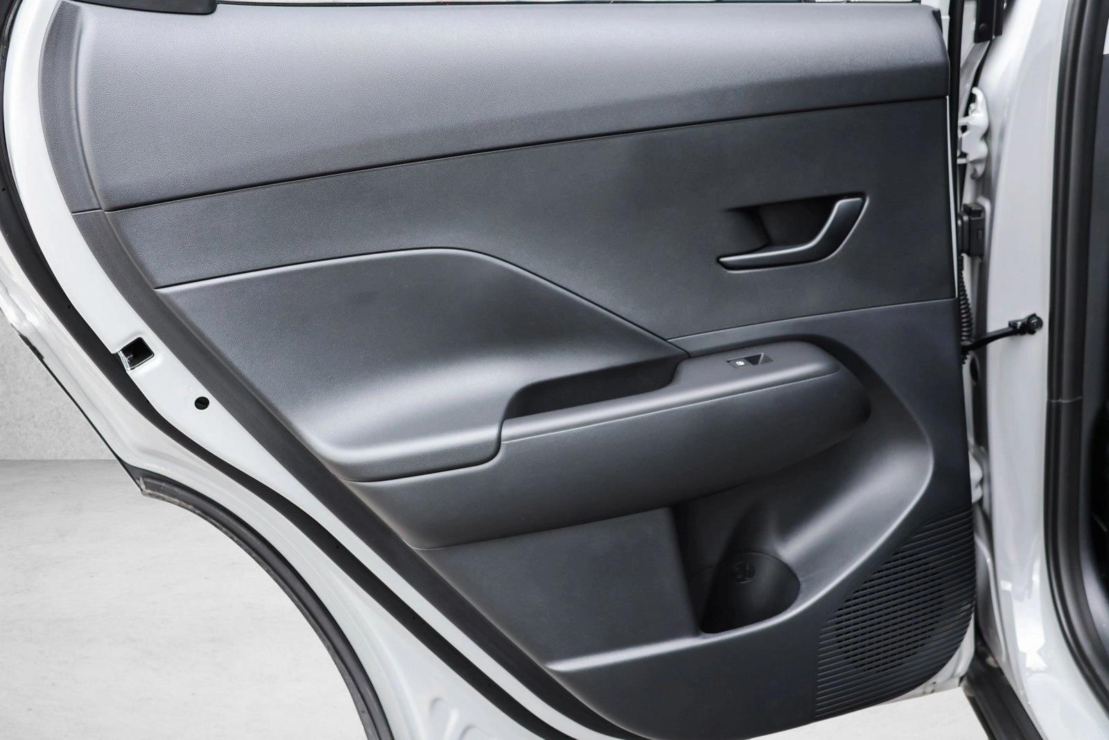 2025 Hyundai Kona SEL Convenience - Photo 24