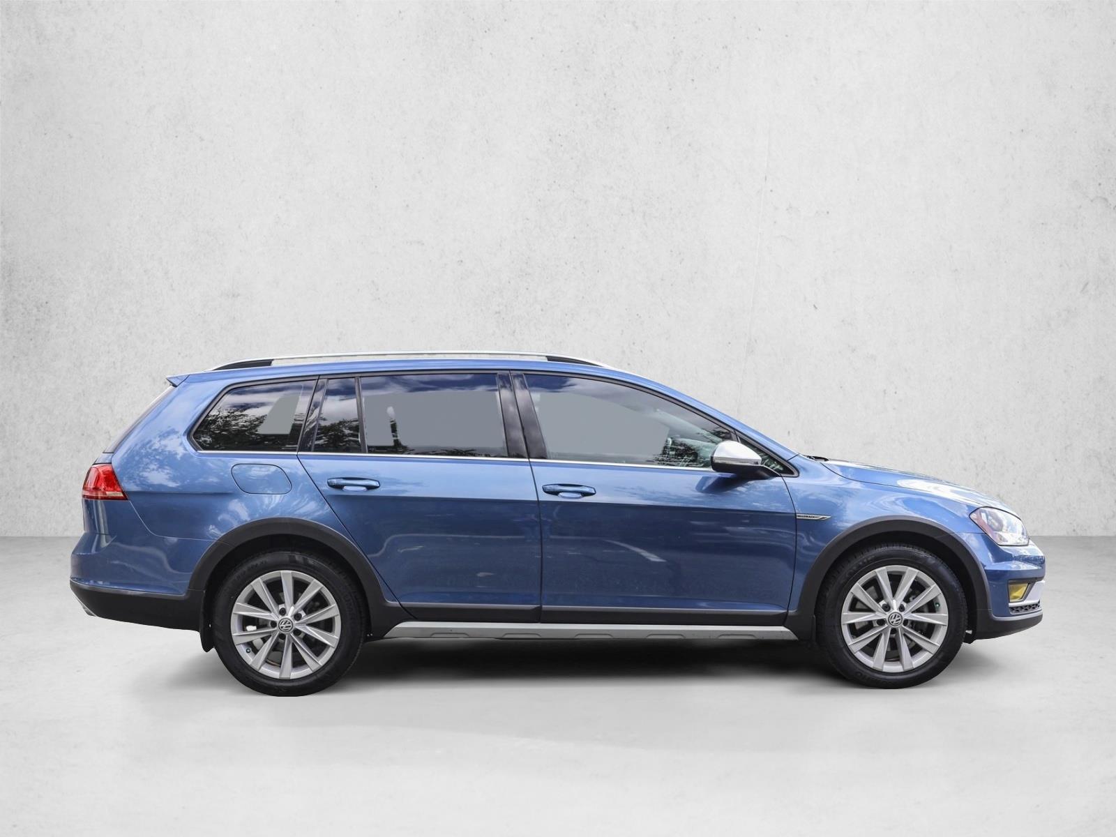 2017 Volkswagen Golf SE photo 4