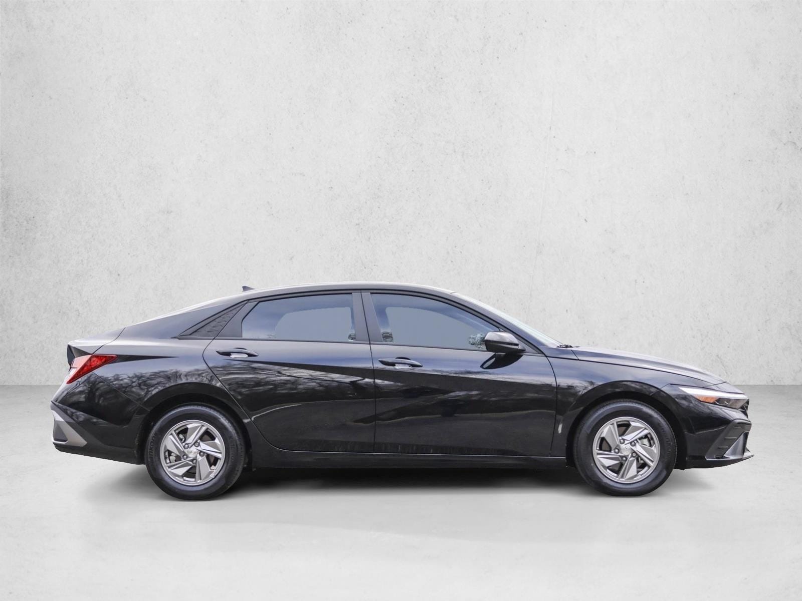 2025 HYUNDAI ELANTRA - Image 4