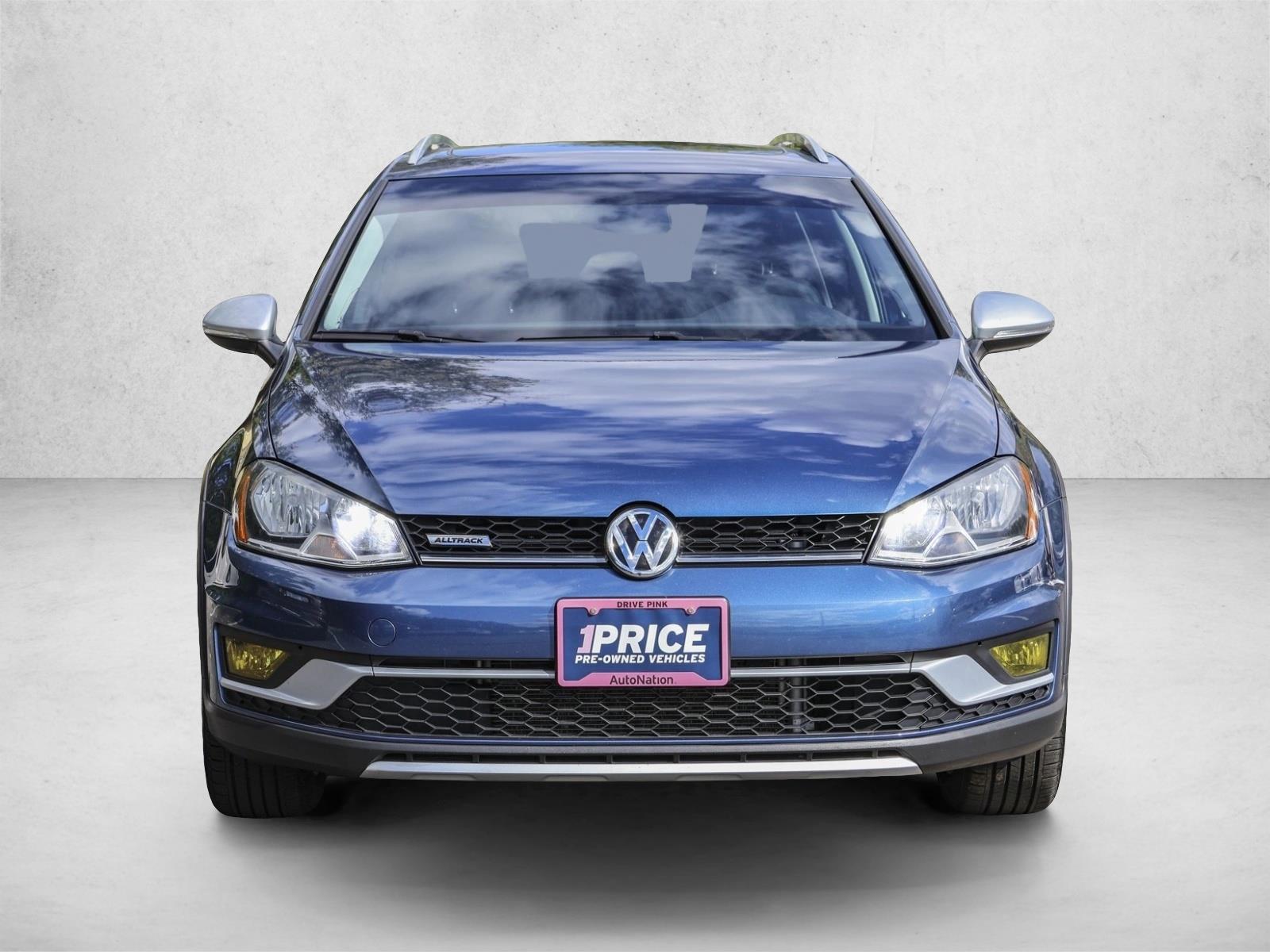 2017 Volkswagen Golf SE photo 2