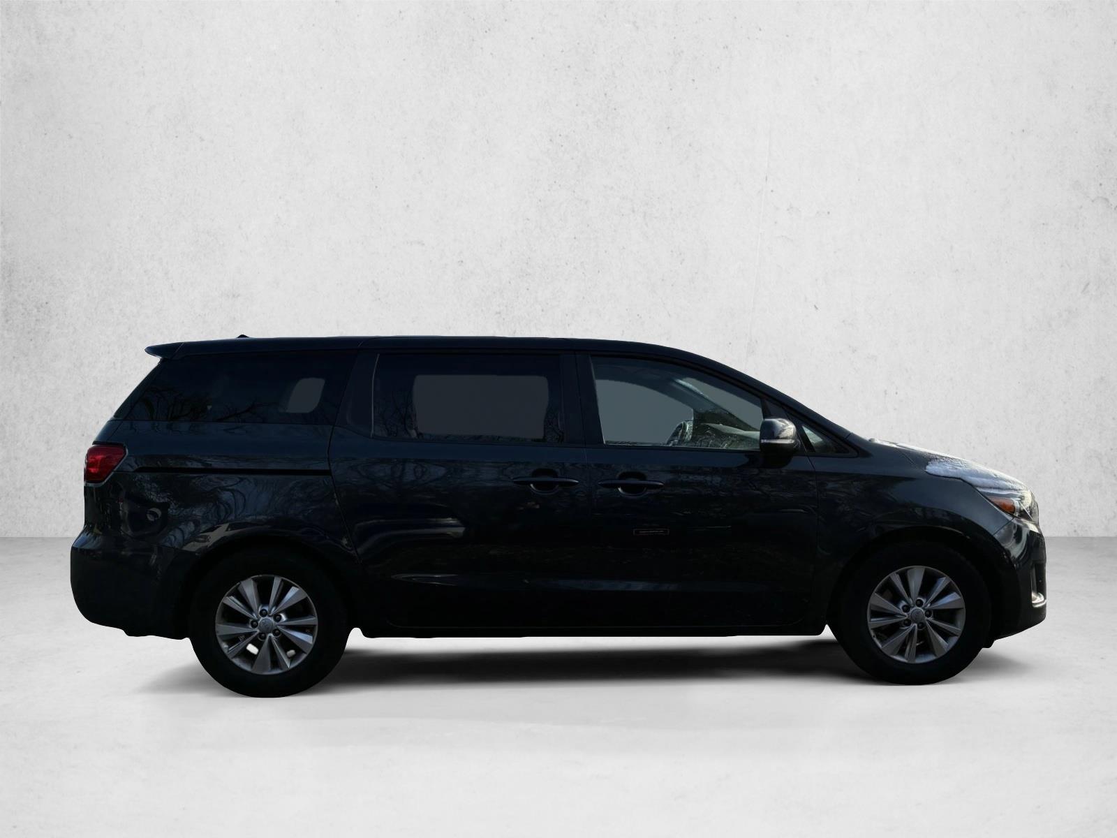 2017 Kia Sedona LX photo 4