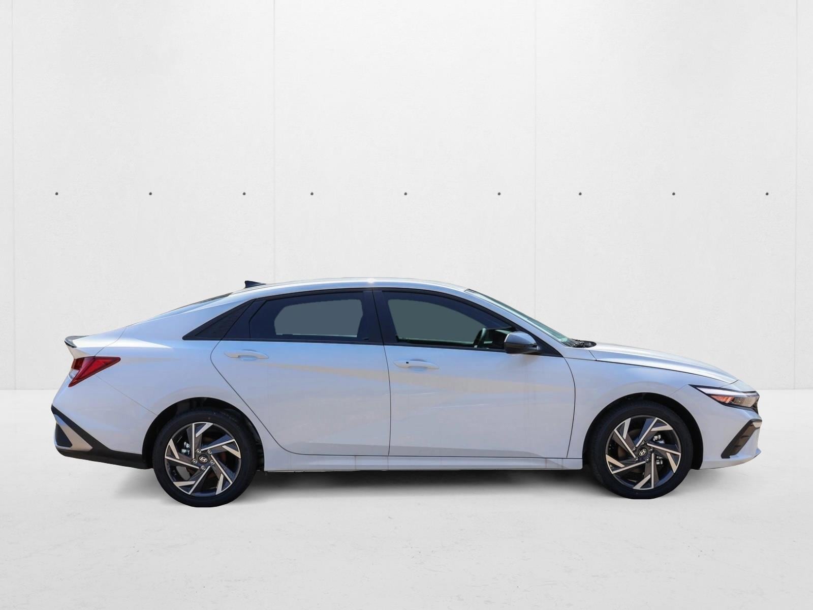 2025 Hyundai Elantra Blue - Photo 4