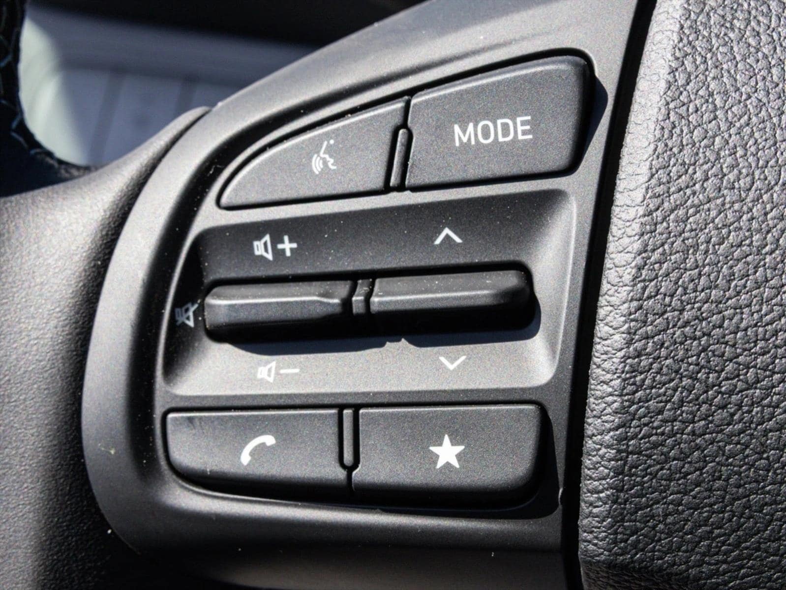 2025 Hyundai Venue SEL - Photo 14