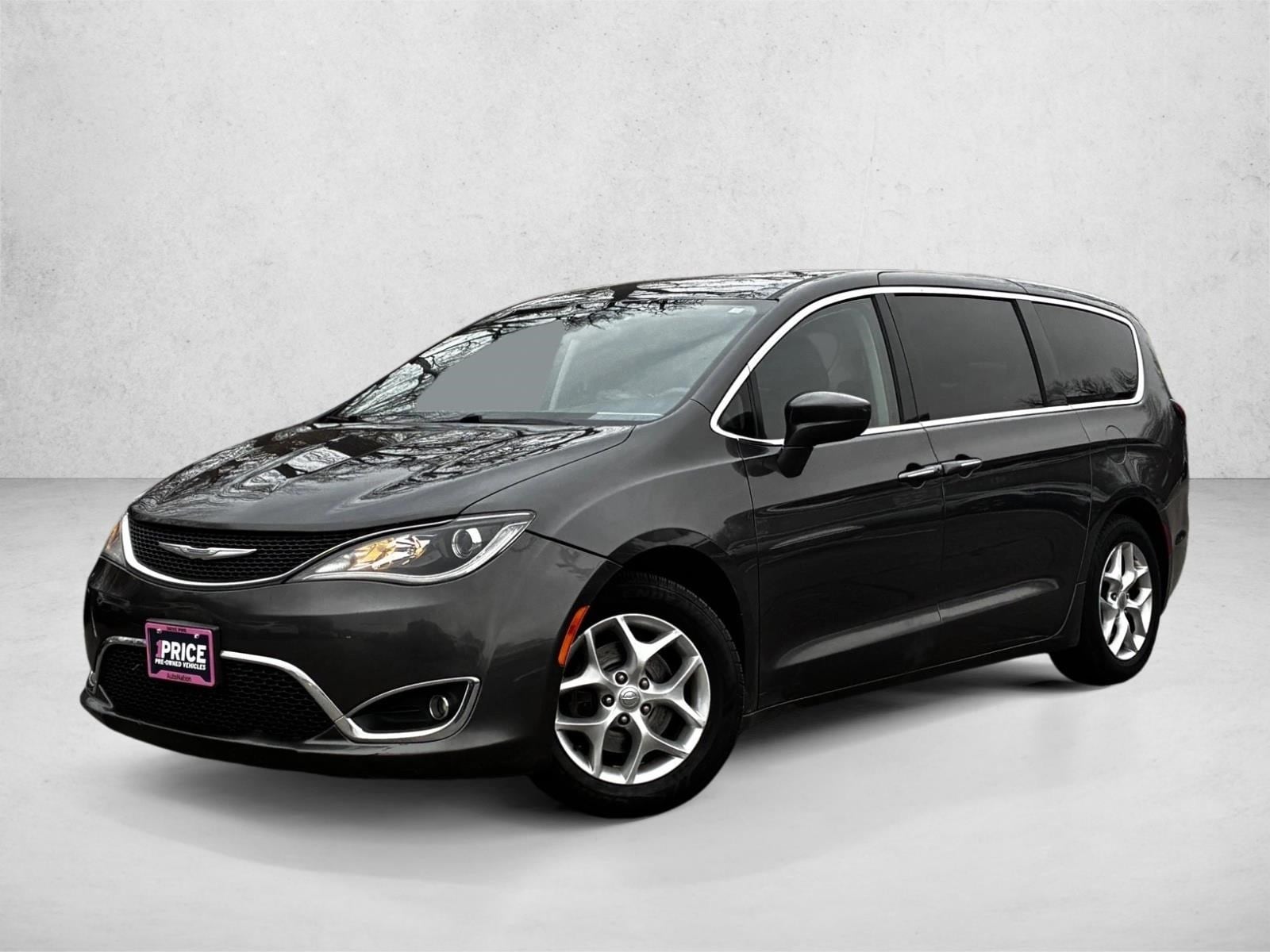 2018 Chrysler Pacifica Touring Plus's photo