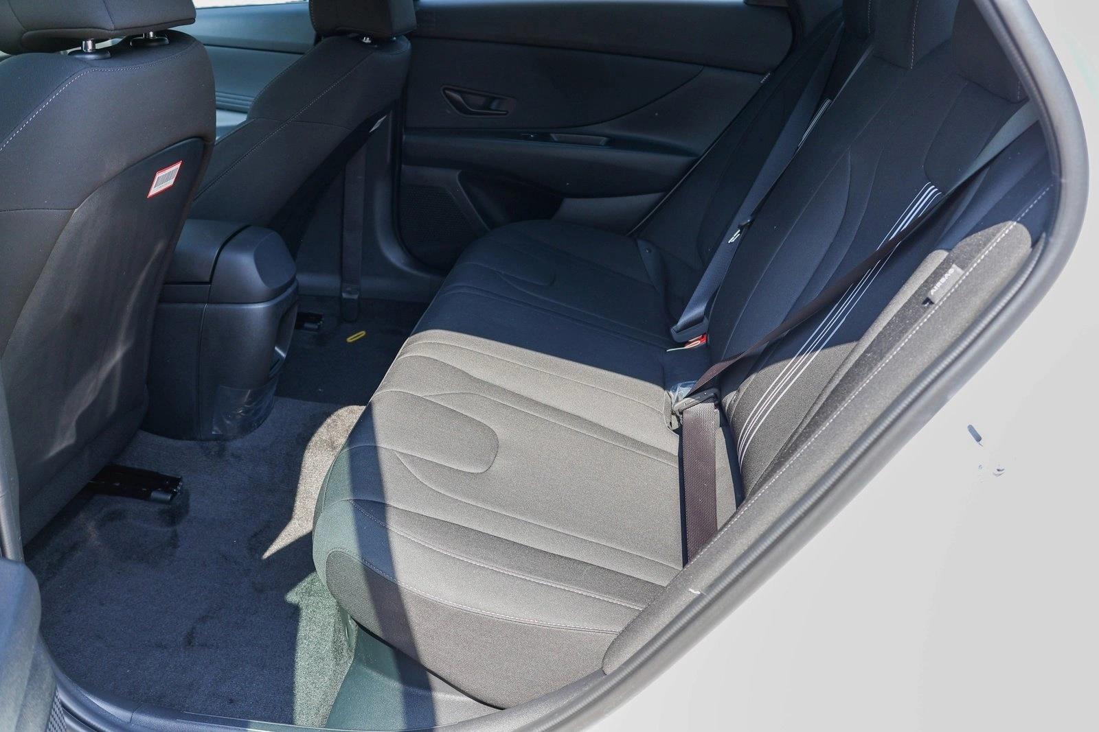 2025 Hyundai Elantra Blue - Photo 24