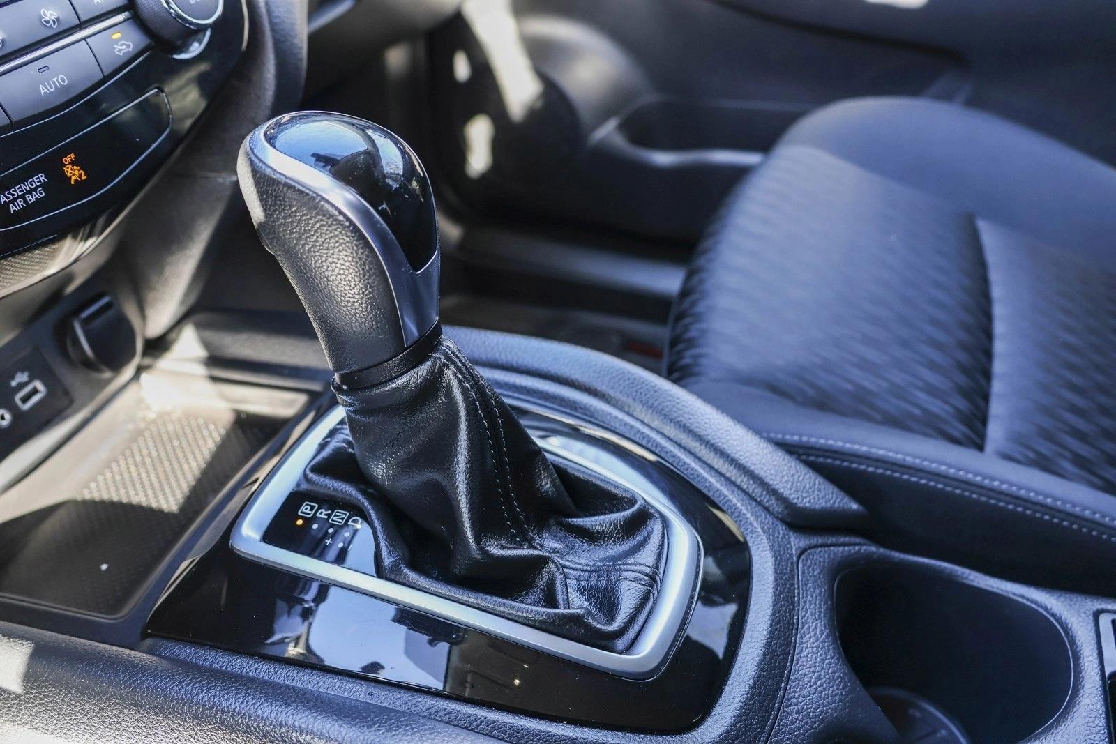 2019 NISSAN ROGUE - Image 21