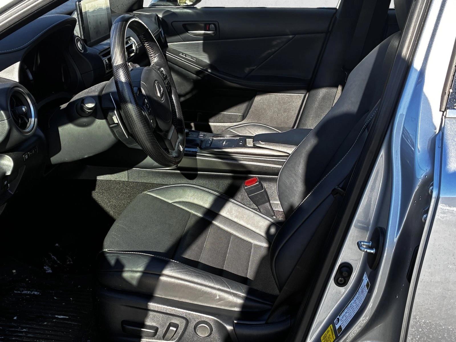 2021 LEXUS IS - Image 11