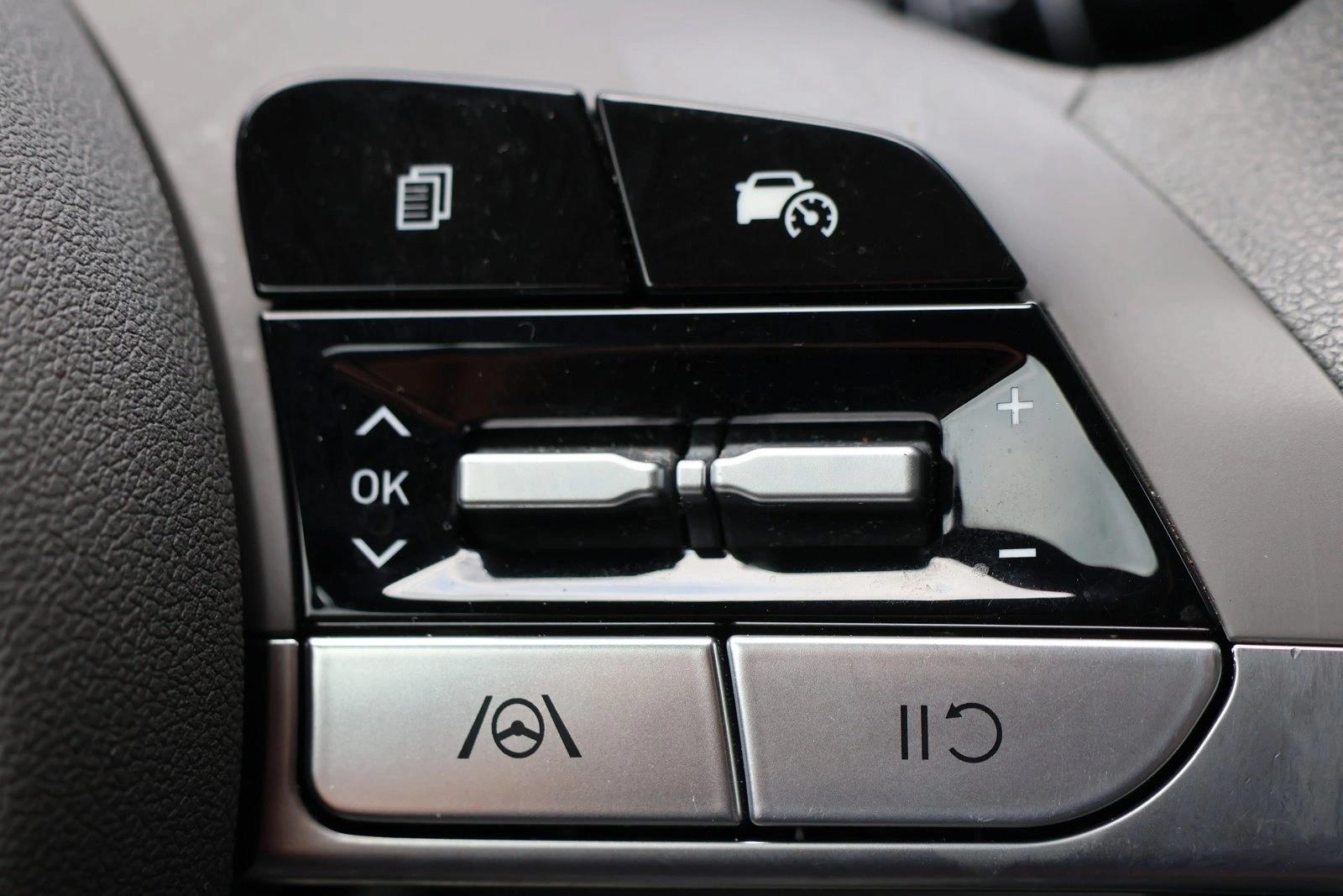 2024 Hyundai Elantra SEL - Photo 16