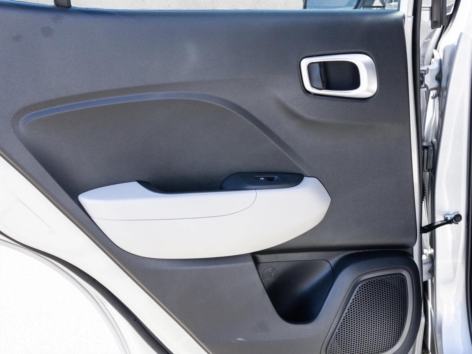 2025 Hyundai Venue SEL - Photo 23