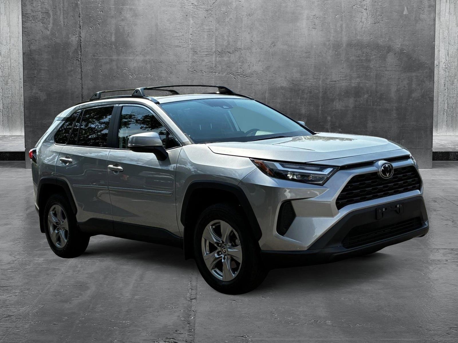 2022 Toyota RAV4 XLE photo 3
