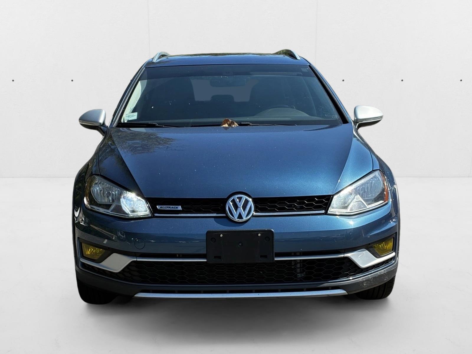 2017 Volkswagen Golf SE photo 2