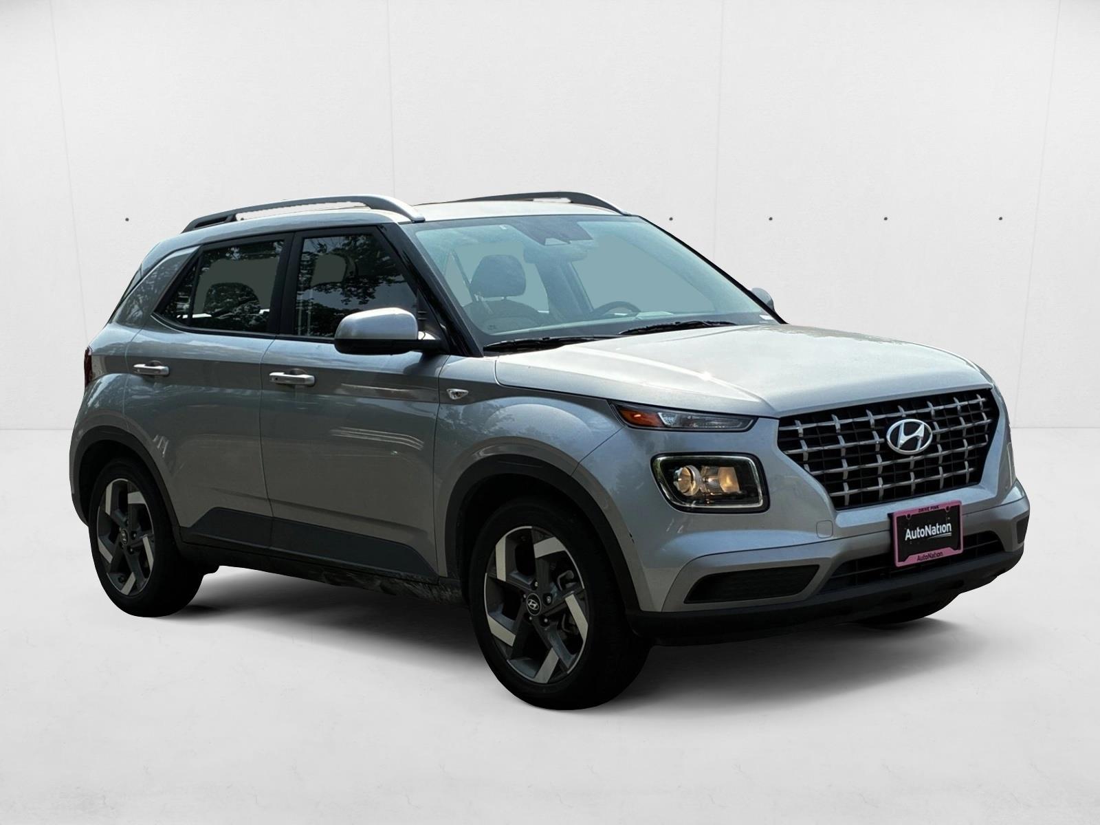 2024 Hyundai Venue SEL photo 3