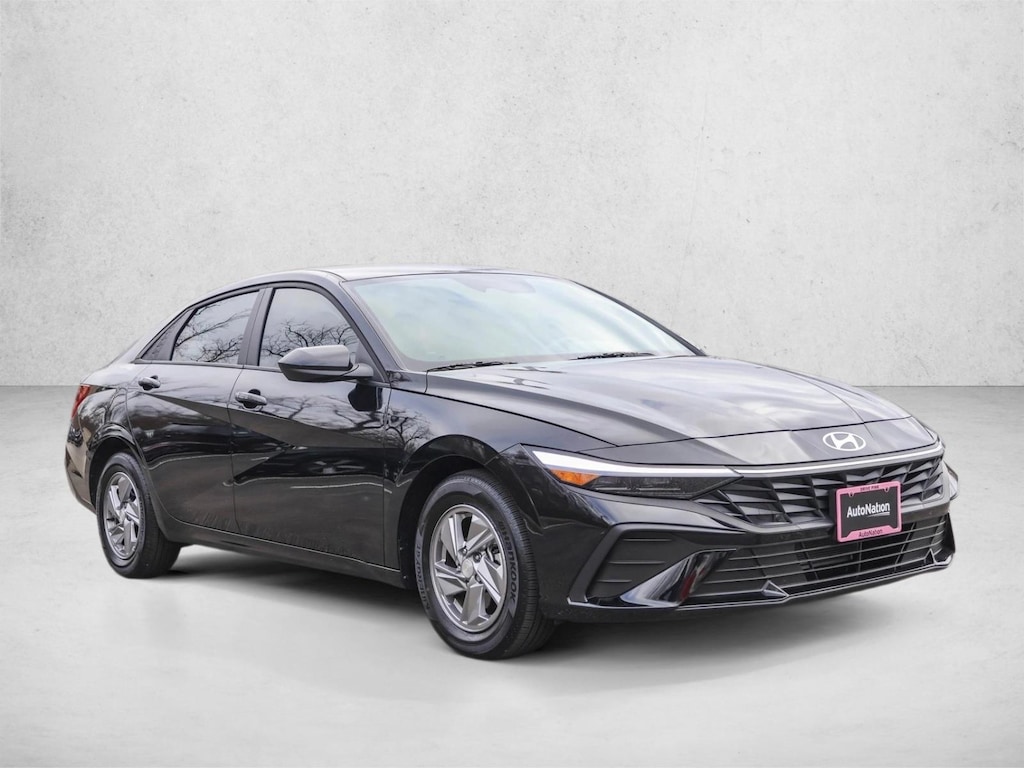 Certified 2025 Hyundai Elantra SE 4dr Car