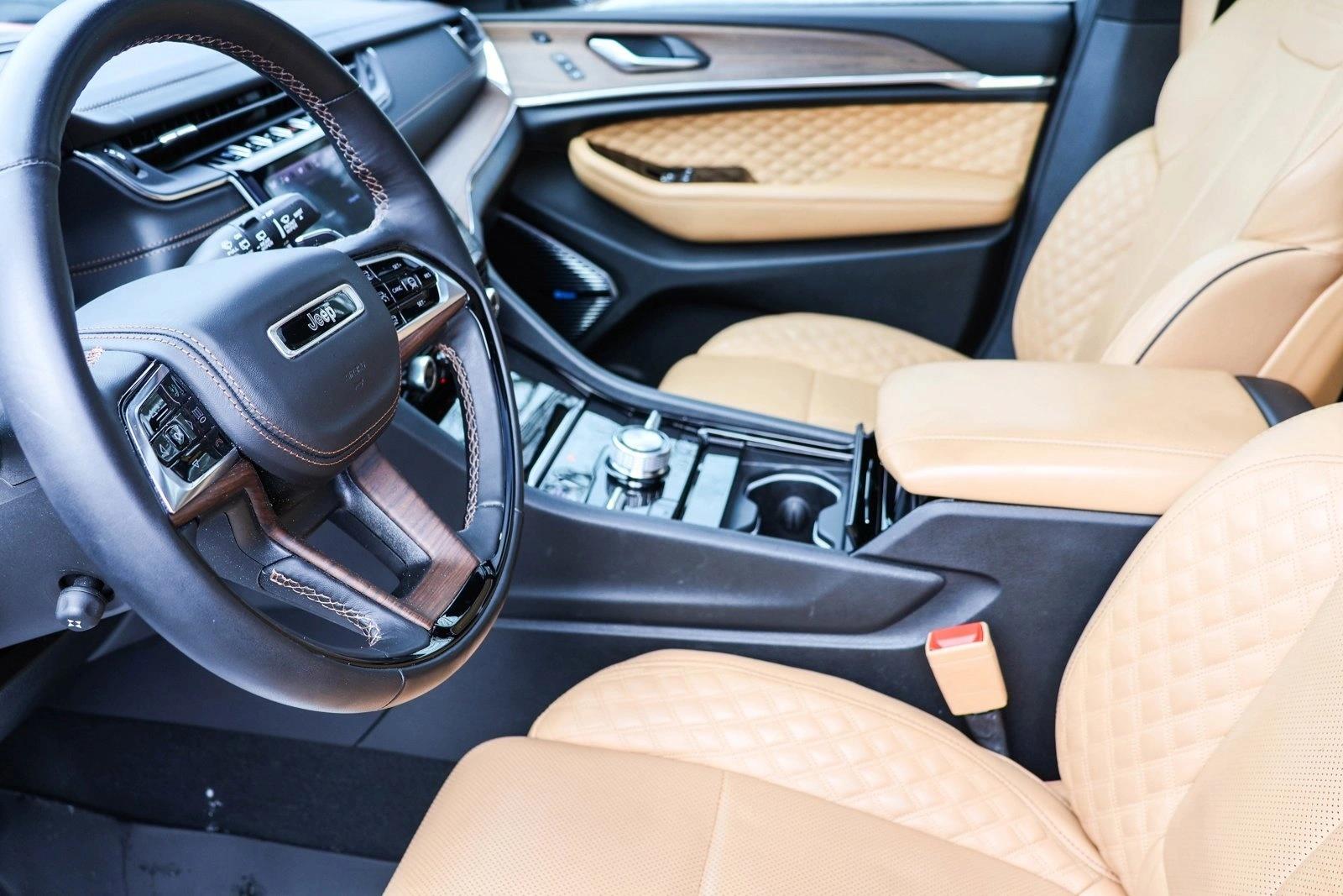 2023 JEEP GRAND CHEROKEE - Image 11