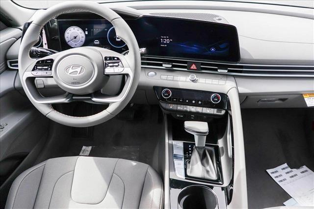 2025 Hyundai Elantra SEL - Photo 22