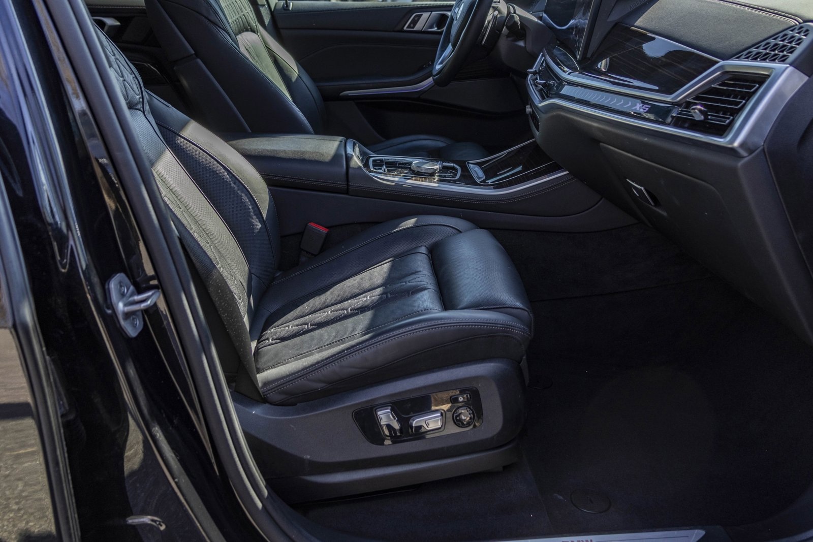 2025 BMW X5 - Image 29