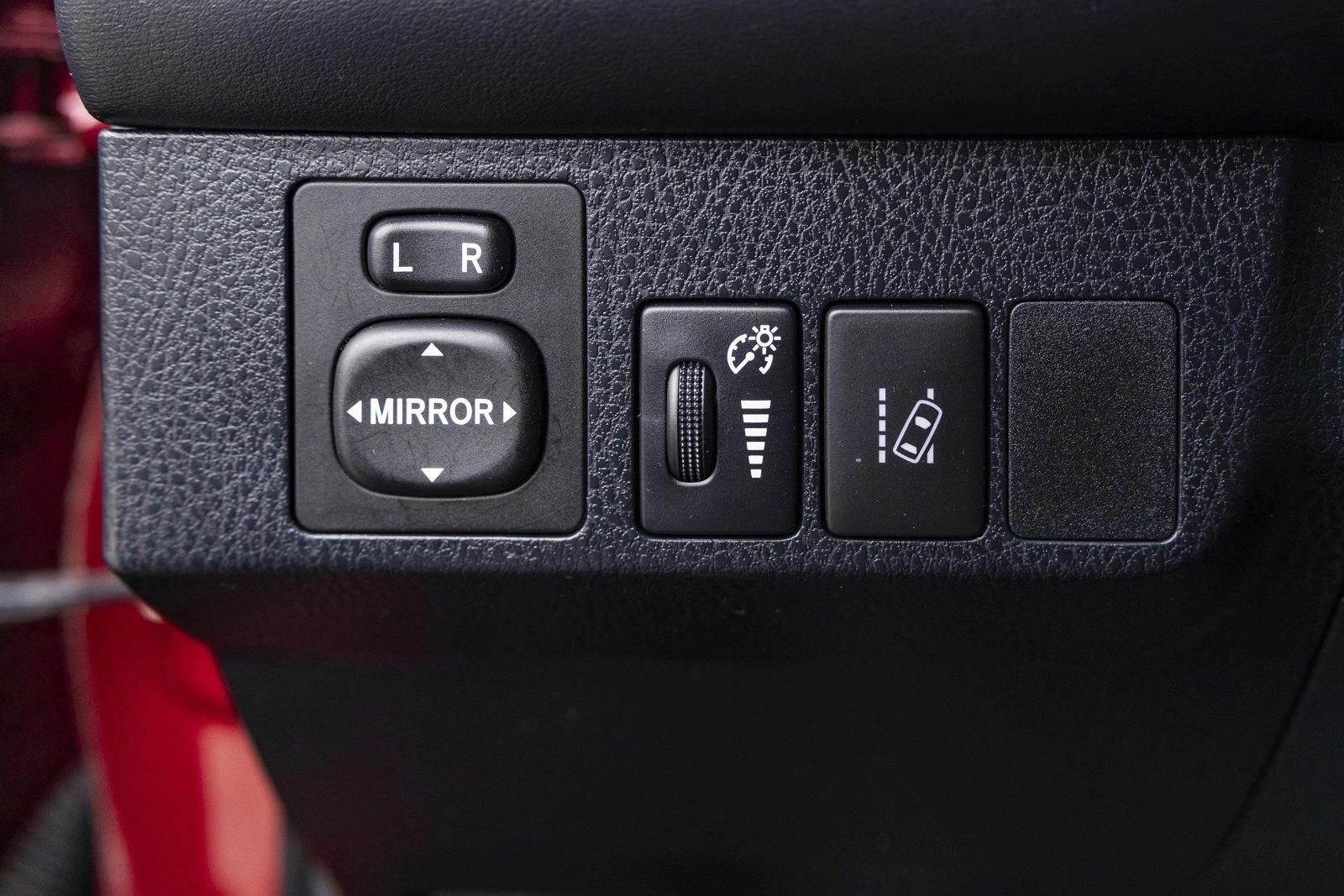 2018 TOYOTA RAV4 - Image 13