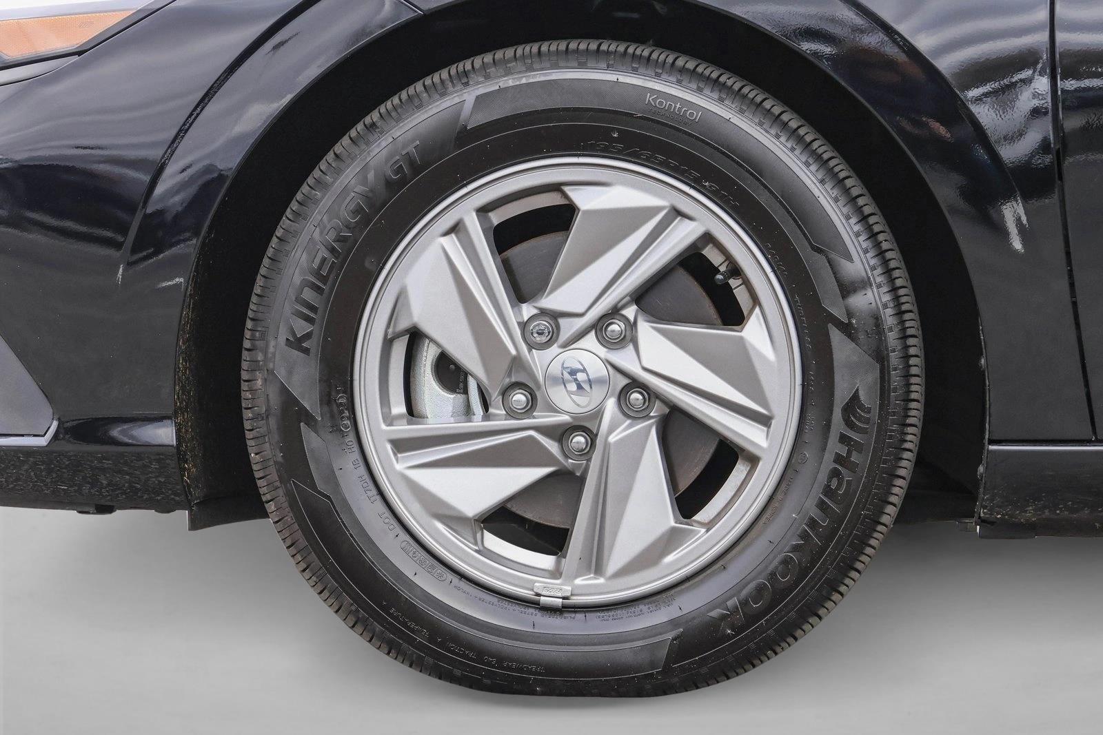 2025 HYUNDAI ELANTRA - Image 9