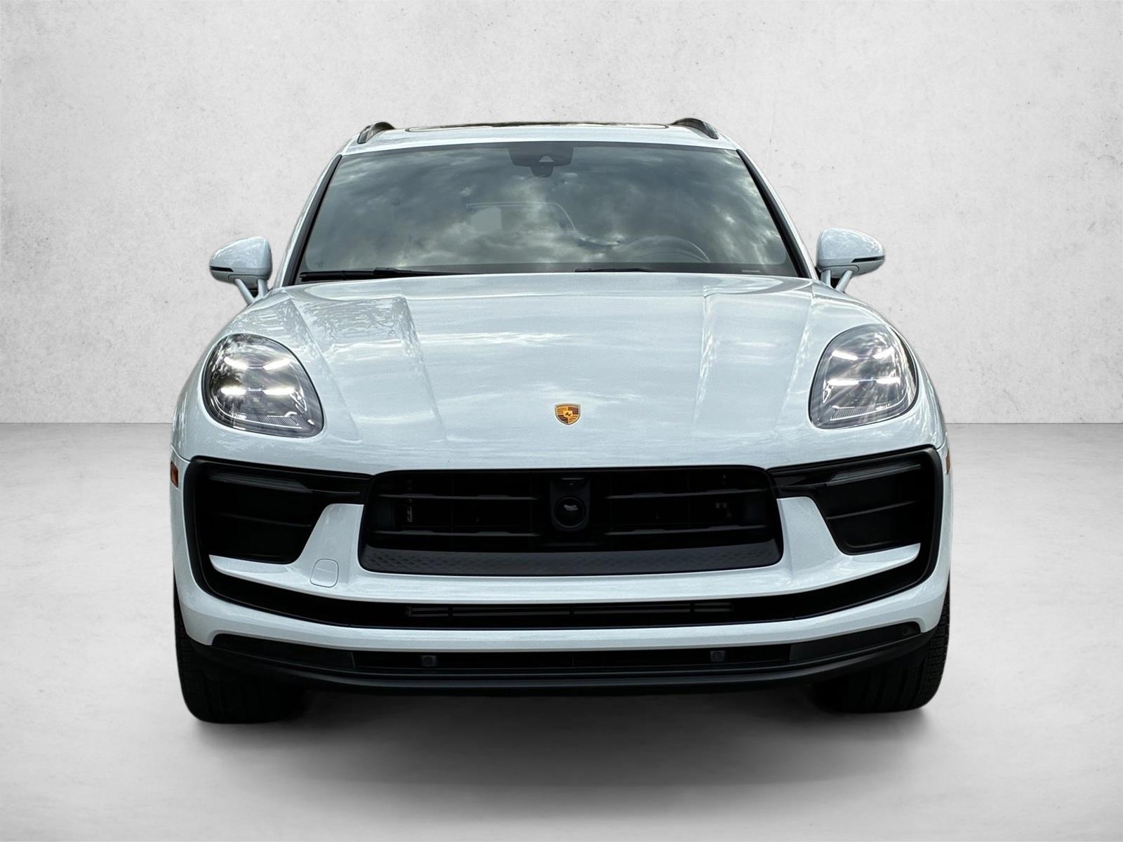 2023 Porsche Macan T photo 2