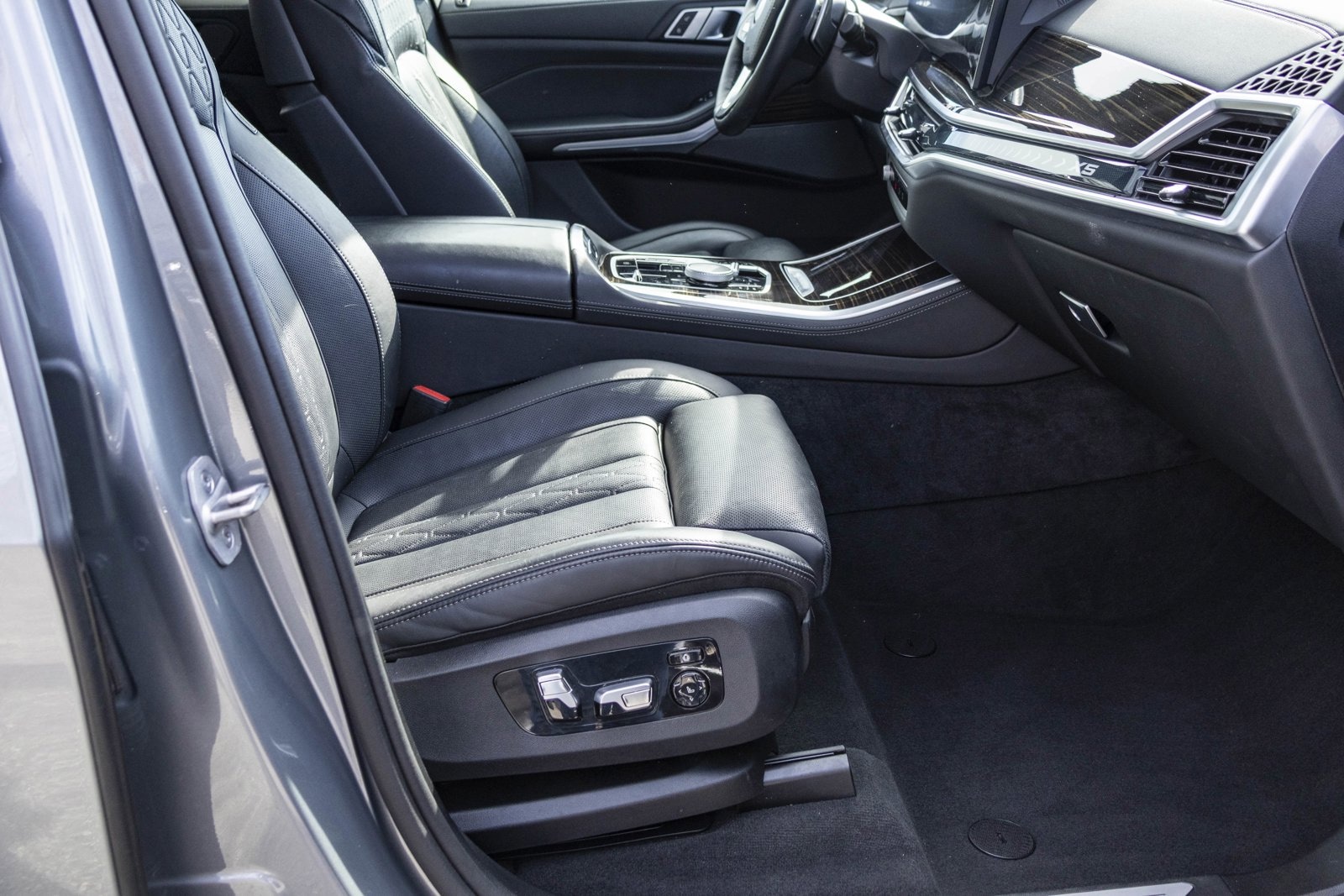 2025 BMW X5 - Image 30