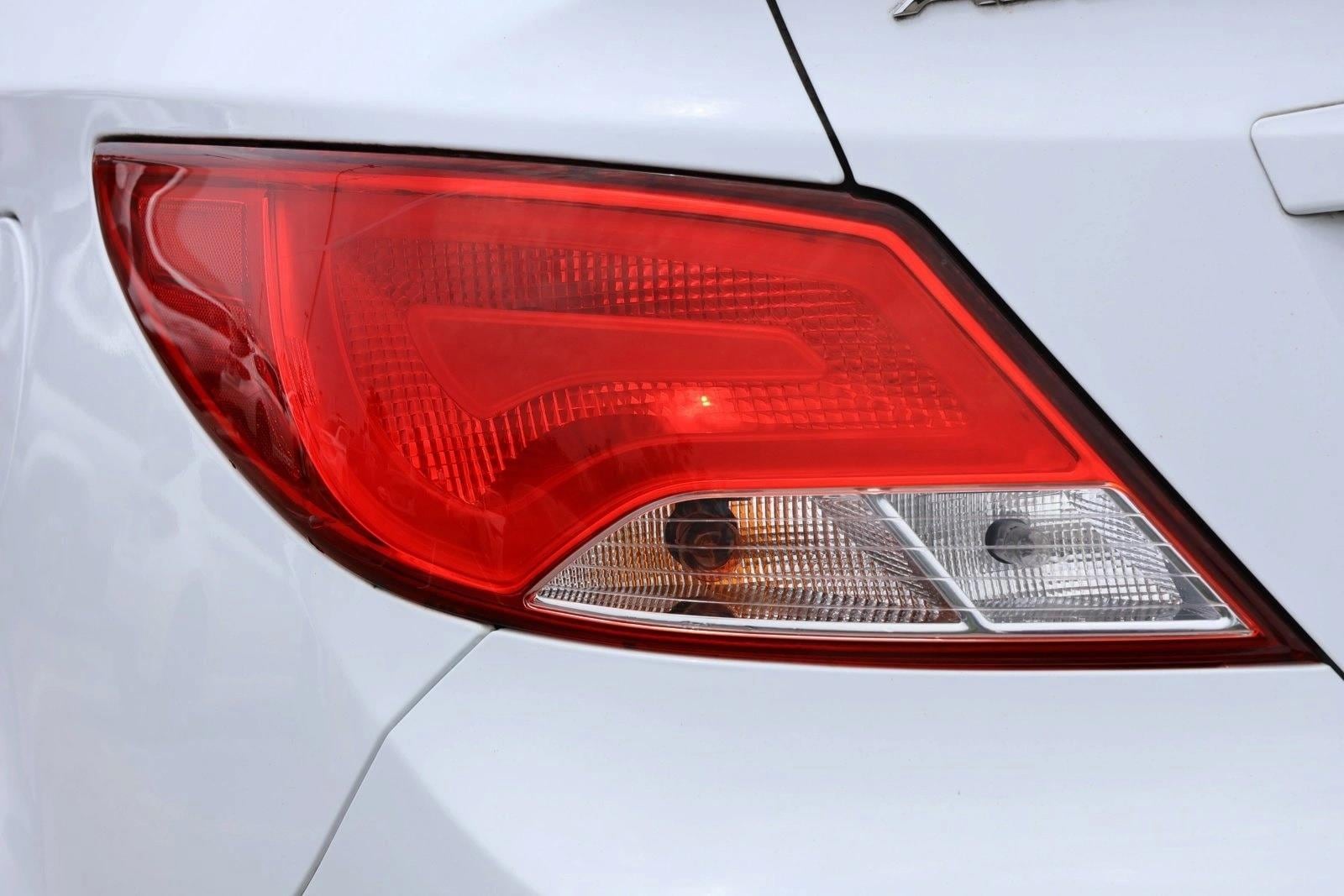 2017 Hyundai Accent SE - Photo 11