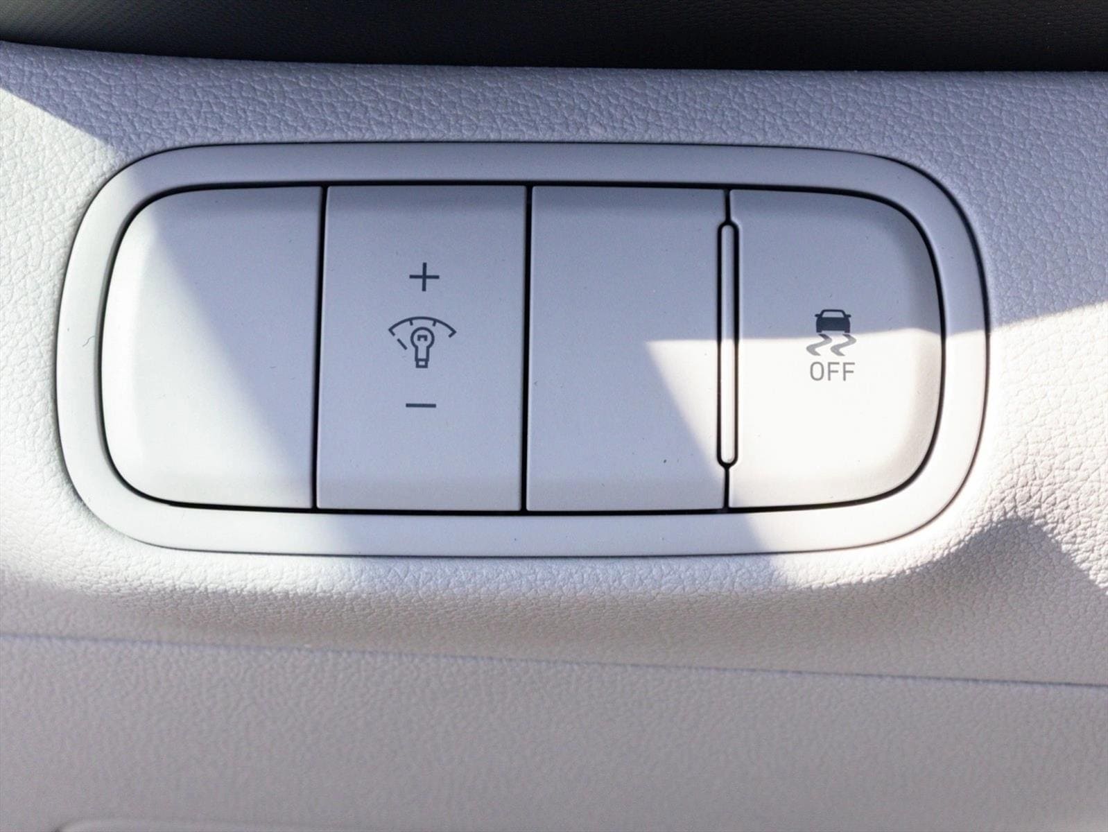 2025 Hyundai Venue SEL - Photo 13