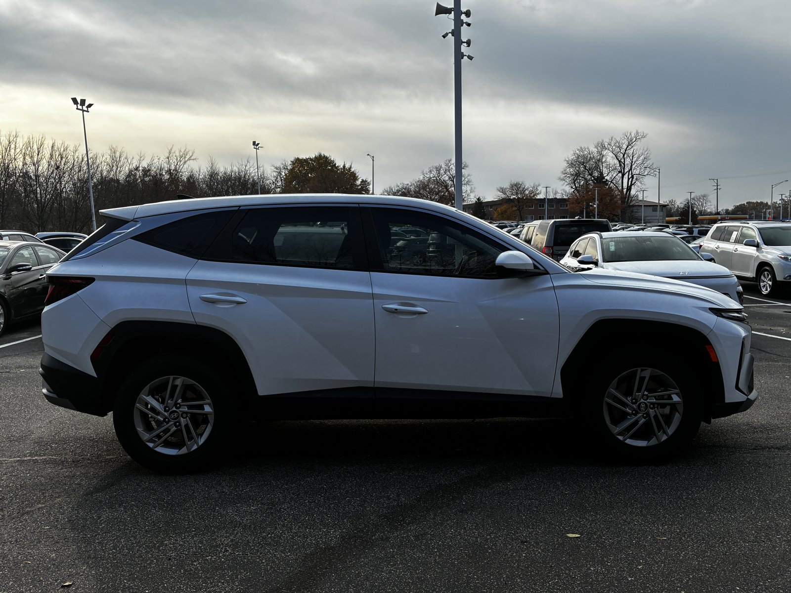 2025 Hyundai Tucson SE Sport photo 4