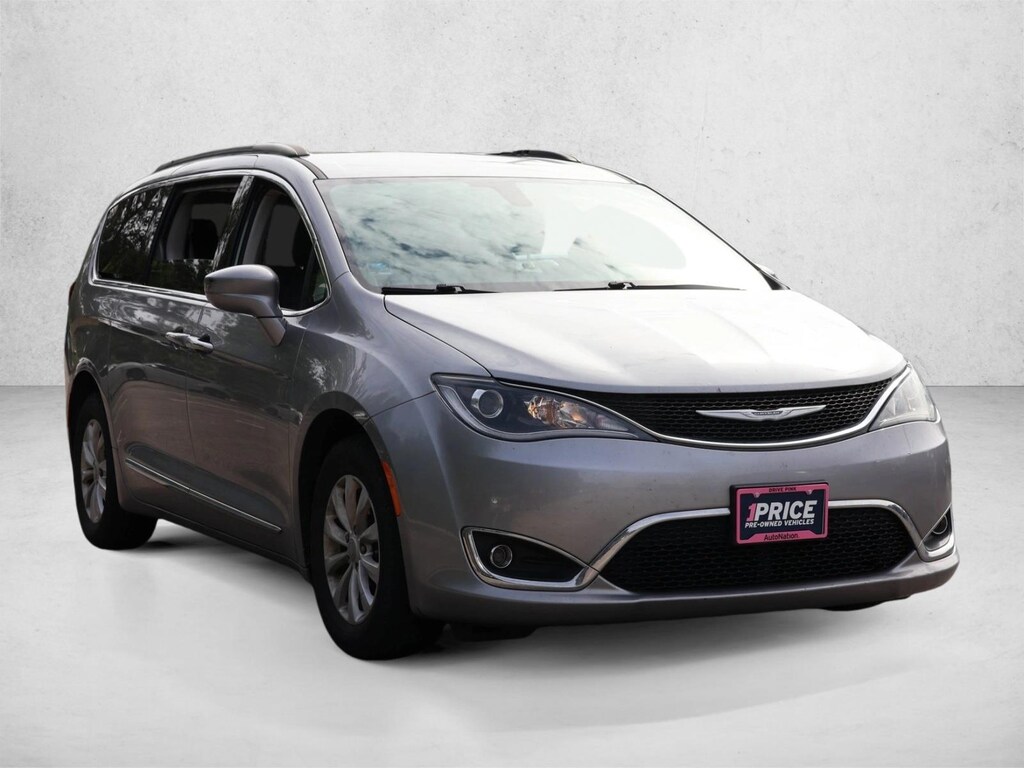 Used 2017 Chrysler Pacifica Touring-L Mini-van Passenger