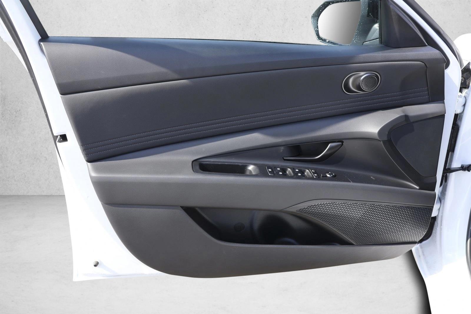 2025 Hyundai Elantra Blue - Photo 12