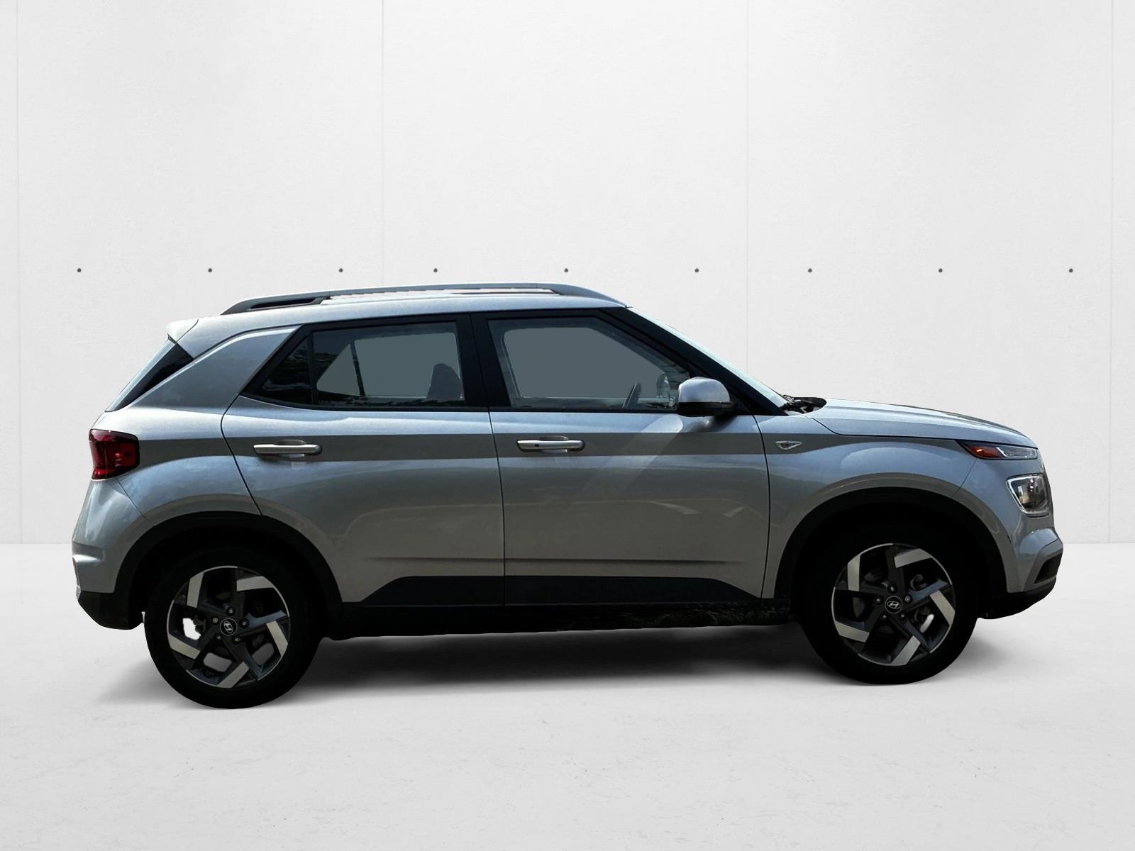 2024 Hyundai Venue SEL photo 4