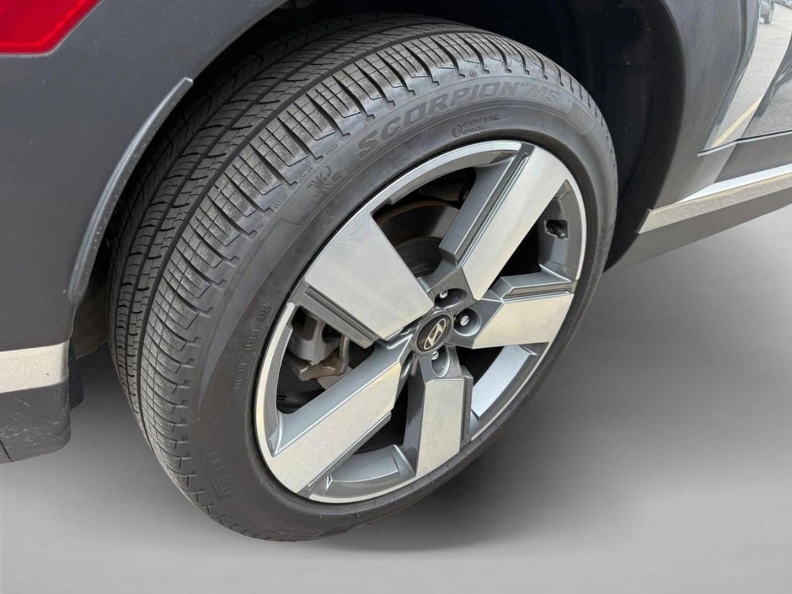 2025 Hyundai Santa Fe Limited - Photo 3