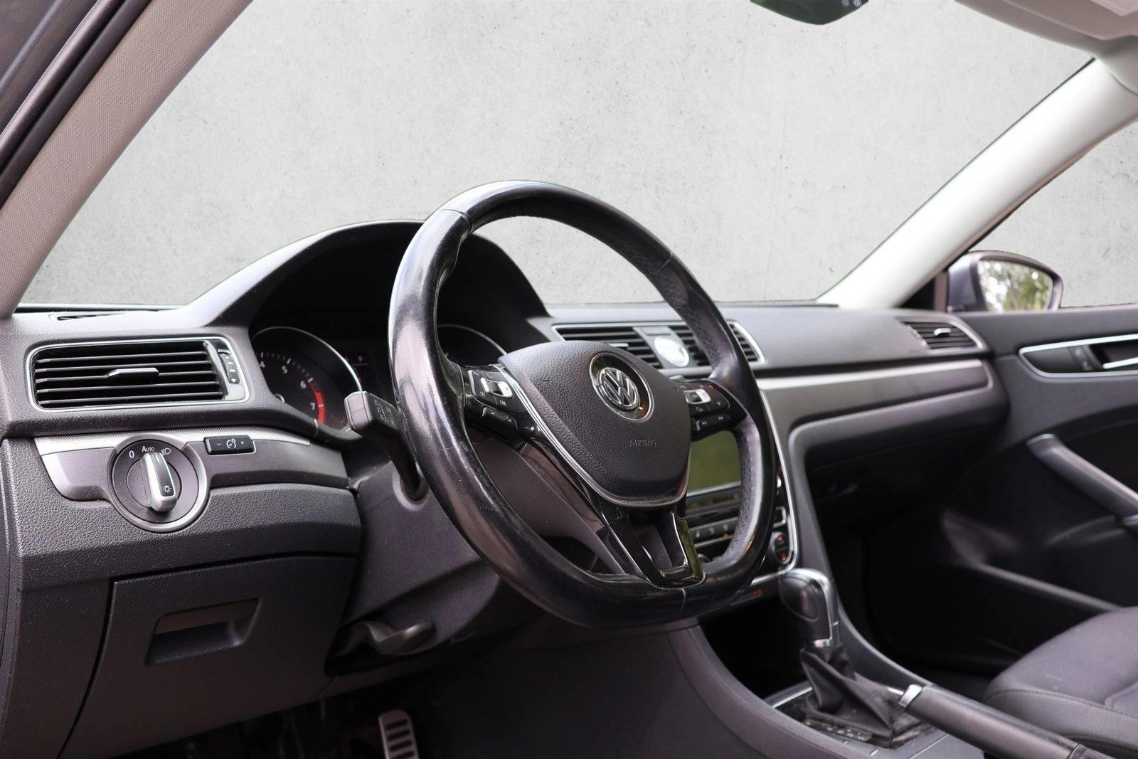 2017 Volkswagen Passat R-Line - Photo 12