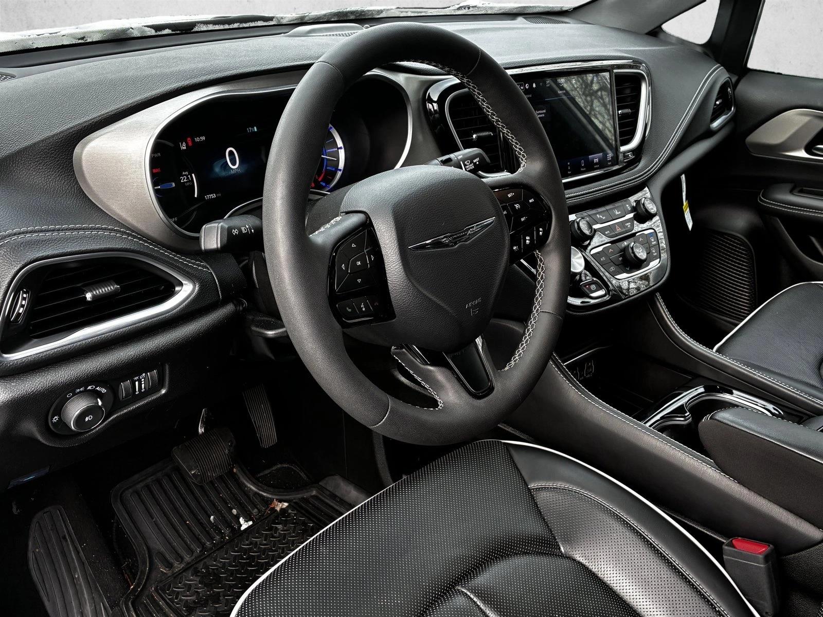 2024 CHRYSLER PACIFICA - Image 10