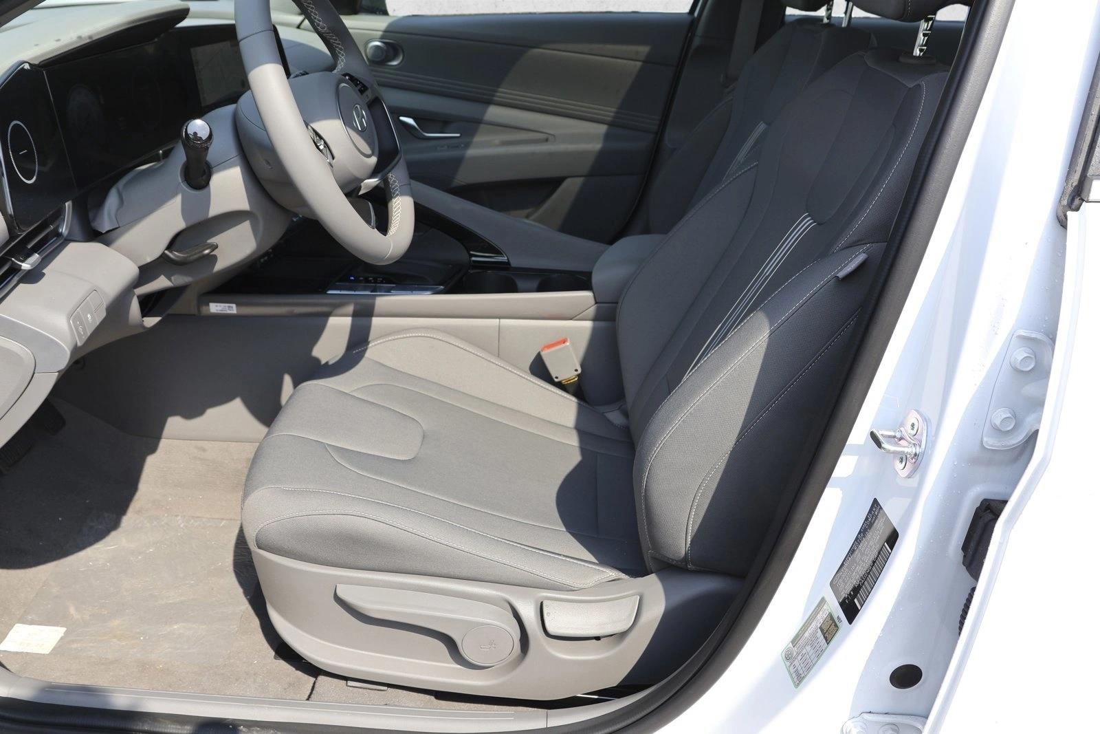 2025 Hyundai Elantra SEL - Photo 11