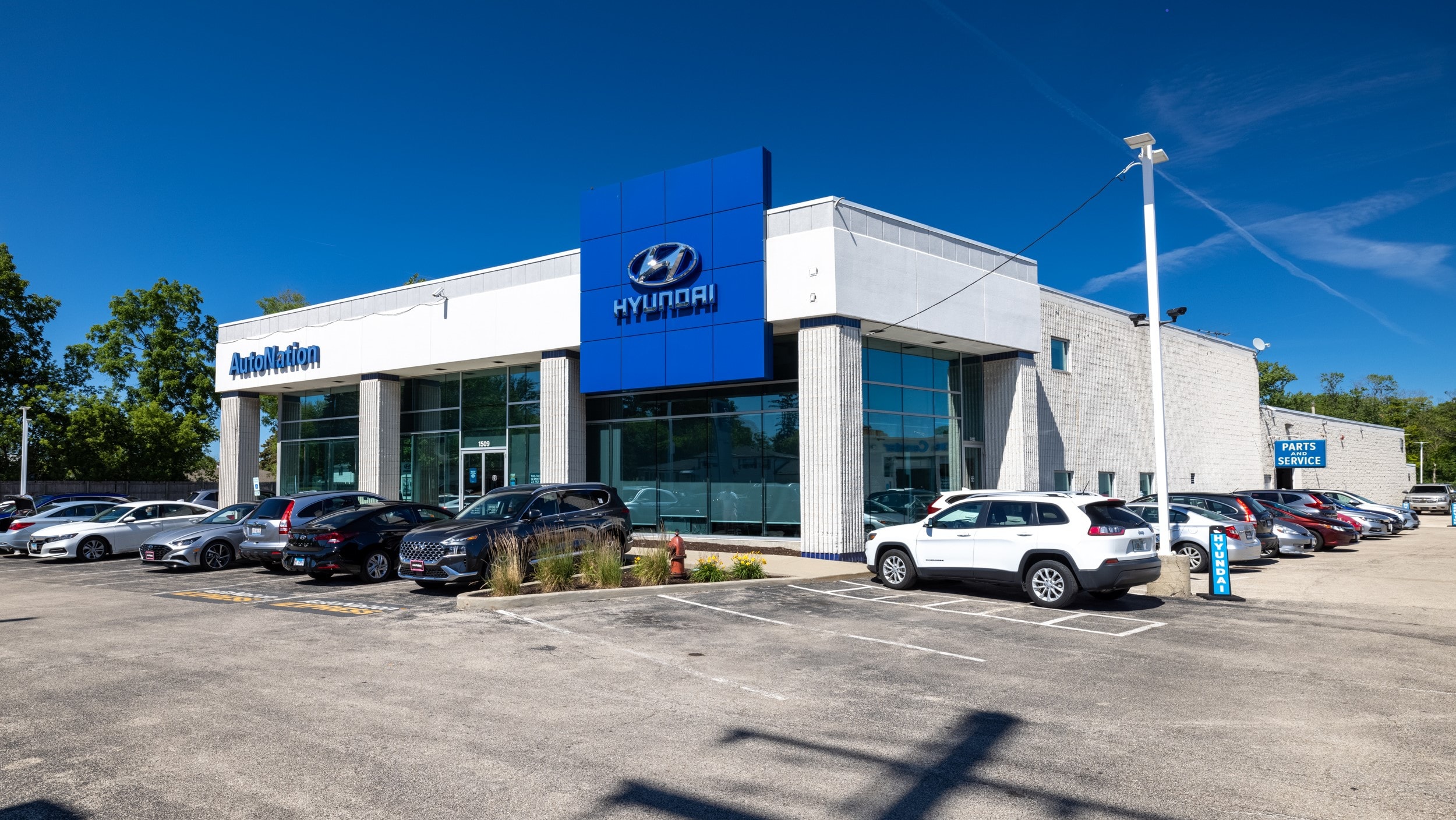 Exterior view of AutoNation Hyundai O'Hare