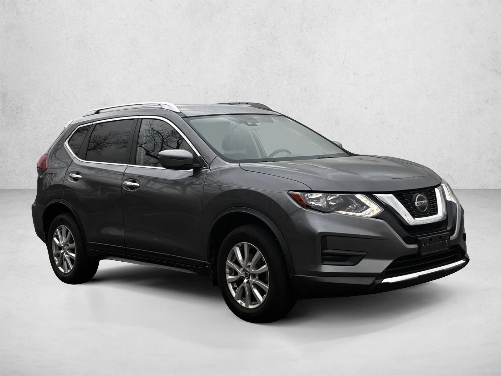 2019 Nissan Rogue SV photo 3